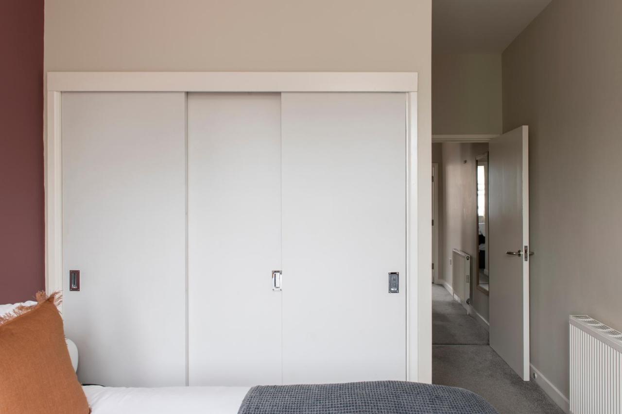 ซาโก้ เรดดิ้ง - คาสเซิล เครสเซนต์ Apartment ภายนอก รูปภาพ